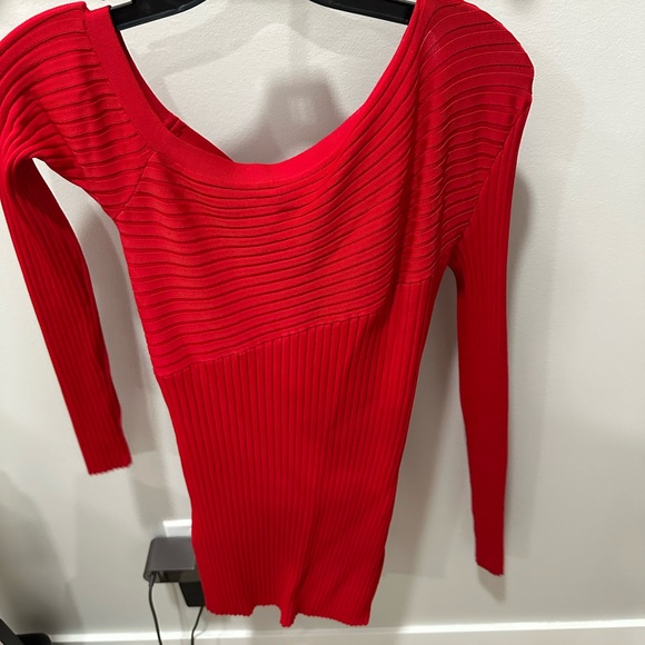 NEW BCBGMAXAZRIA RED BERRY AYA ONE-SHOULDER SWEATER TOP BPO1Z770/B834W SIZE S - Picture 4 of 8